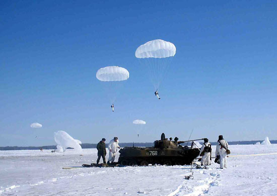 Hauteurs depuis lesquelles les parachutistes parachutent